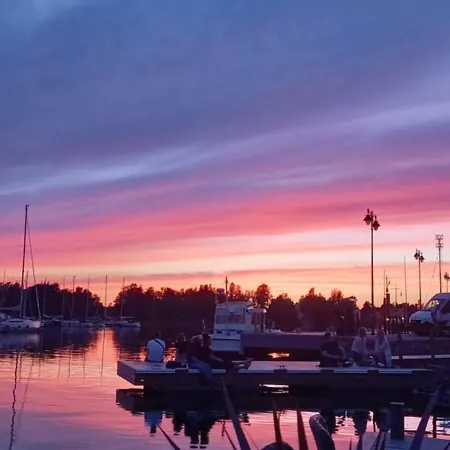 Avara Huoneisto, Lasitettu Parveke, Kaksi Weeceetae Апартаменты Котка