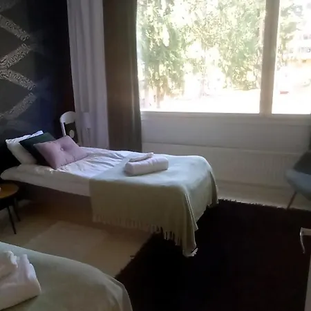 Avara Kolmen Makuuhuoneen Lasitetulla Parvekkeella Ja 2 Wcllae קוטקה