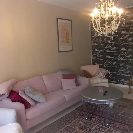 Avara Kolmen Makuuhuoneen Lasitetulla Parvekkeella Ja 2 Wcllae דירה