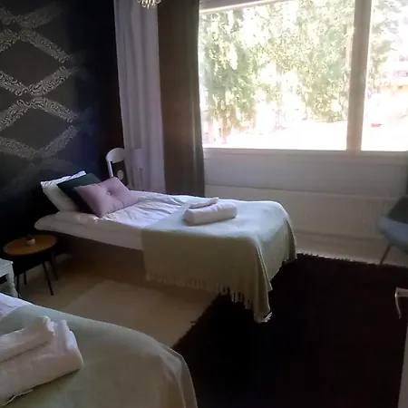 Avara Huoneisto, Lasitettu Parveke, Kaksi Weeceetae Kotka