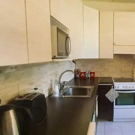Avara Kolmen Makuuhuoneen Lasitetulla Parvekkeella Ja 2 Wcllae * קוטקה