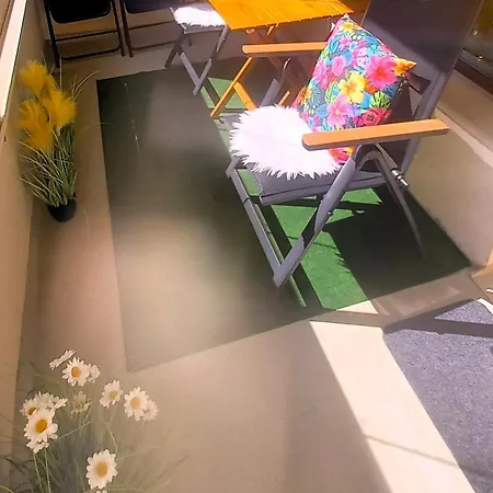 Avara Kolmen Makuuhuoneen Lasitetulla Parvekkeella Ja 2 Wcllae דירה *