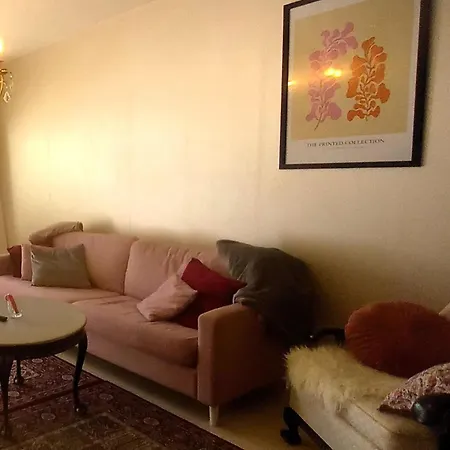 Avara Huoneisto, Lasitettu Parveke, Kaksi Weeceetae Kotka