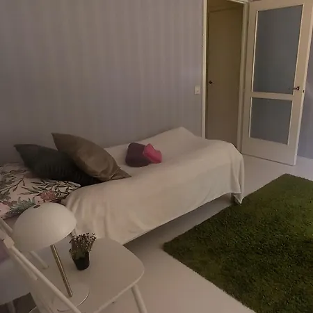 Avara Kolmen Makuuhuoneen Lasitetulla Parvekkeella Ja 2 Wcllae דירה