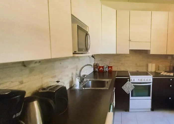 Avara Huoneisto, Lasitettu Parveke, Kaksi Weeceetae * קוטקה